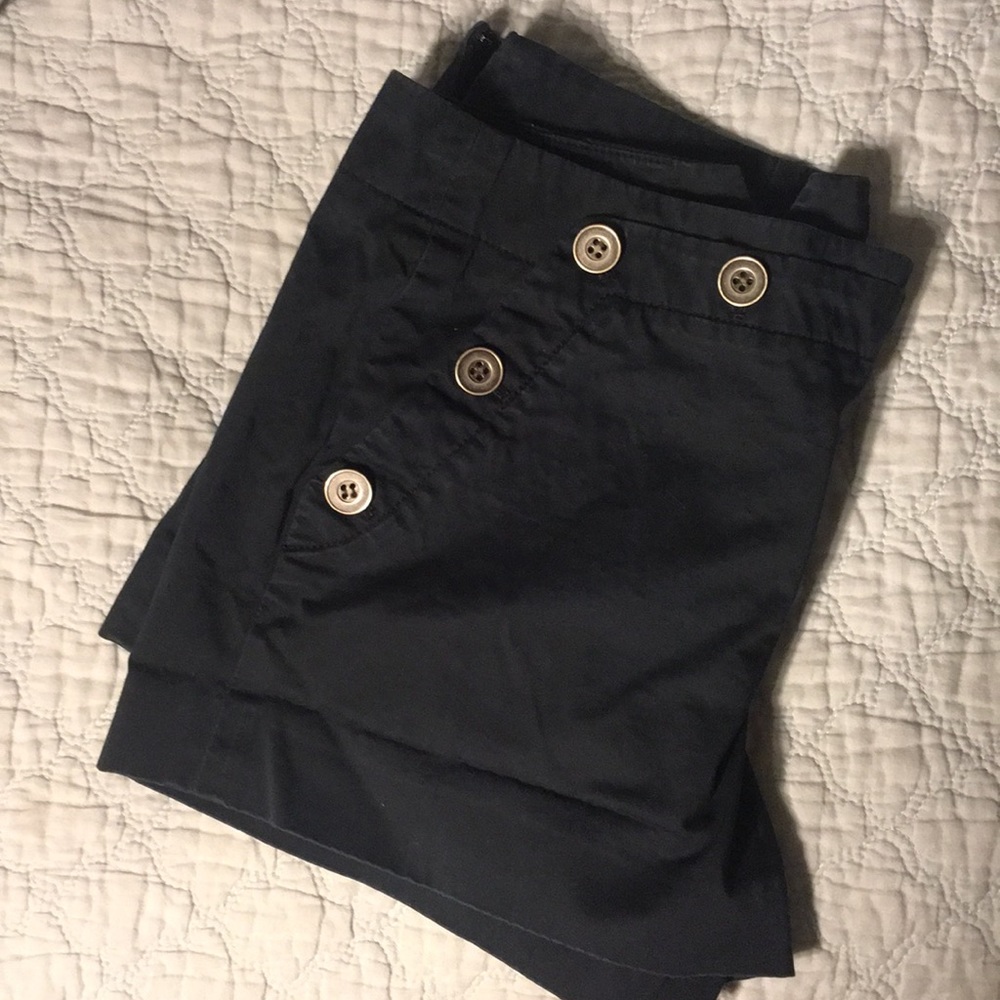 Black club Monaco shorts with buttons in front